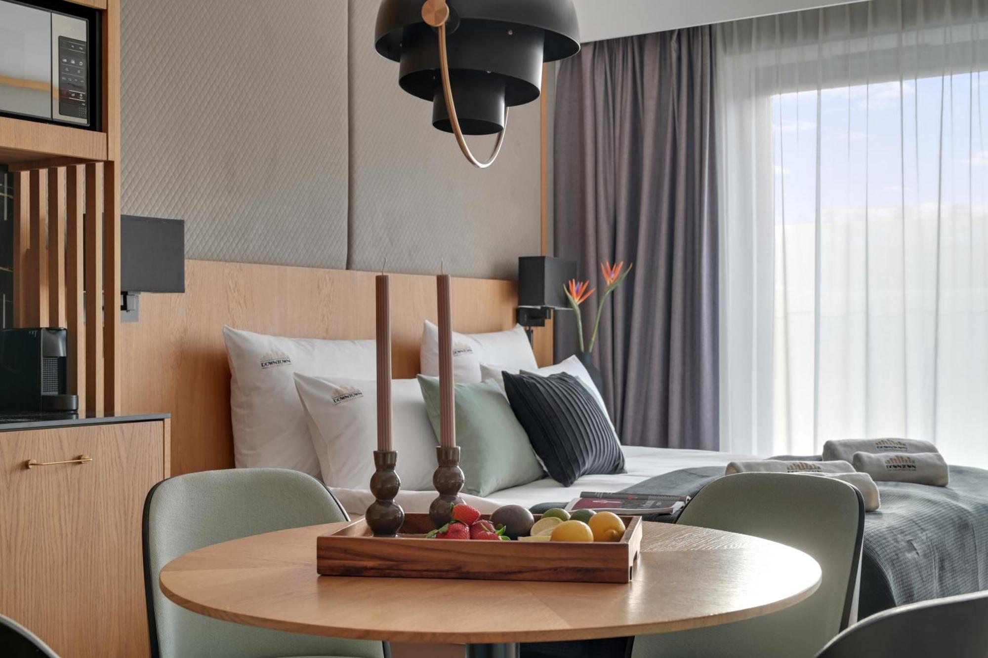 Deo Plaza Suites & Riverside By Downtown Apartments, Gdansk